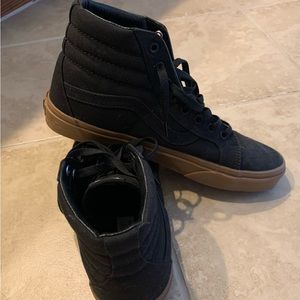 Vans Sk8-Hi black w gum soles